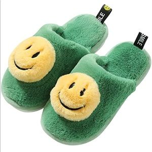 New Furry Smiley Face Slippers Cozy Indoor- Outdoor Slipper Trendy Shoes